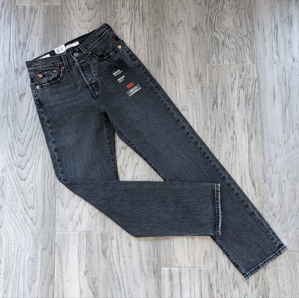 NWT Levi's Wedgie Straight Jeans 28L